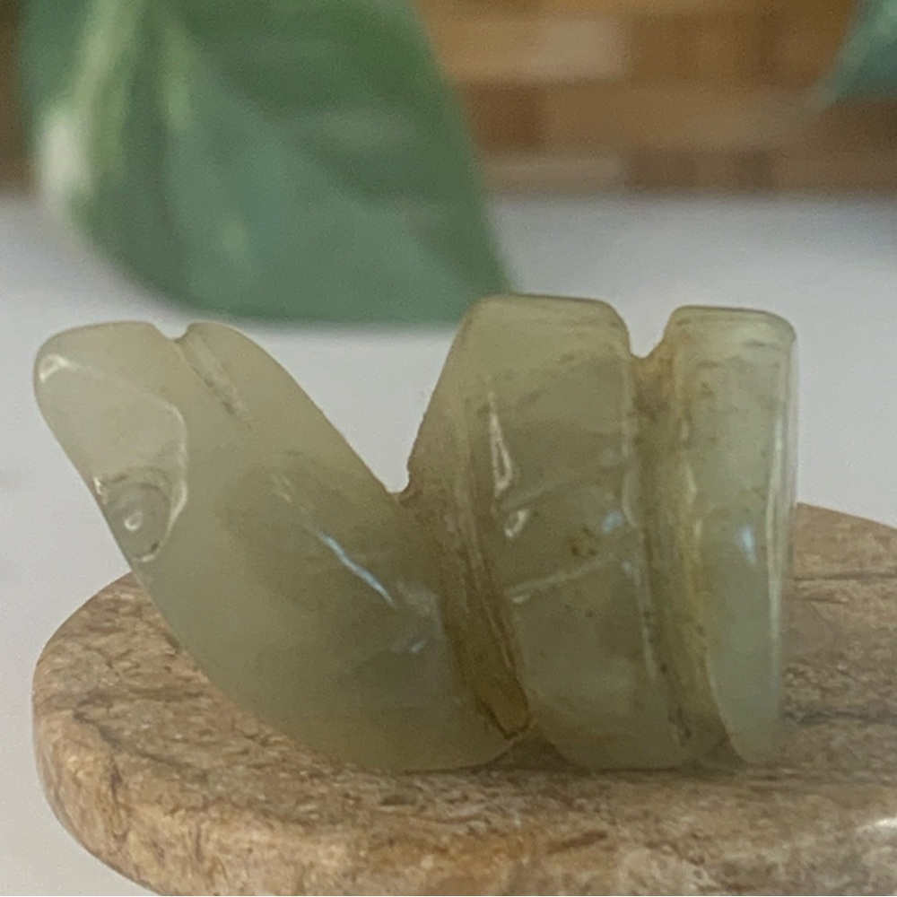 Vintage Chinese Zodiac Jade Snake Pendant Bead Hand Carved Miniature Animal 1.2" - Picture 9 of 11